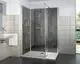 Dusche mit transparenten Glasschwenktüren und grauer Wandverkleidung. Schneckenzentrale vor einem Fenster, Waschbecken mit Handtuchhalter. Marke Roth ist im Design erkennbar.